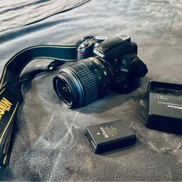 Nikon DX D3100 Series Camera - Picture 2 of 3